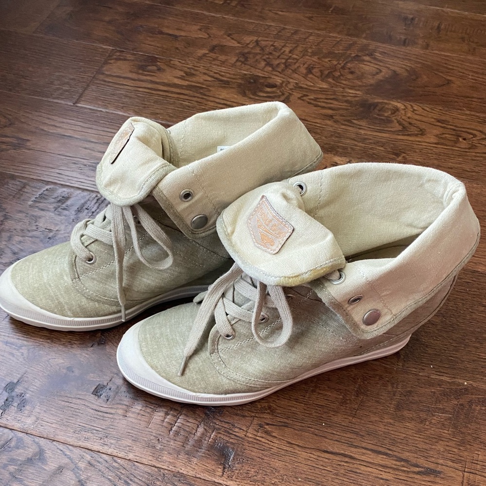 Rocket dog wedge tennis shoe/boot. Size 8.5 - Picture 3 of 10
